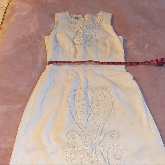 Maggy London white linen blend sleeveless dress with cutout embroidery size 2 - Picture 9 of 12